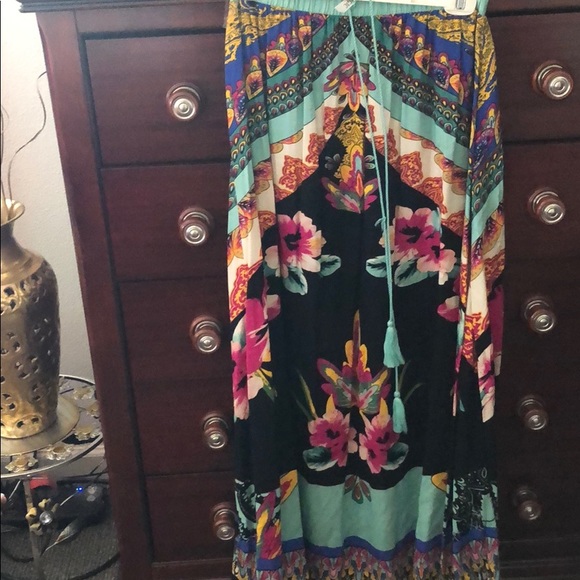 Skirts - Picture 2 of 4